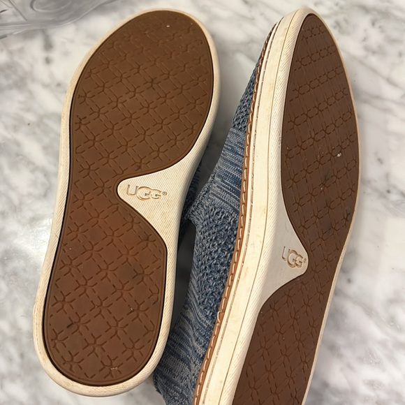 UGG slip-on loafers. Size 9. Engineered knit upper with Round toe design - Picture 7 of 11